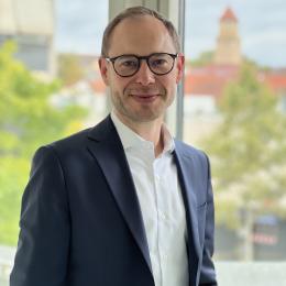 Moderator Simon Kistner