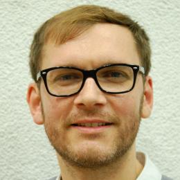 Bild von Michael Reiter, zeigt Gesicht und geht bis zu den Schultern, Mann mit Brille 